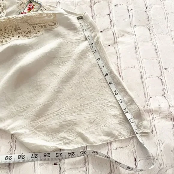 Johnny Was Off White Chalk Short Sleeve Dolman Sleeve Crochet Appliqué Front S - Picture 8 of 10